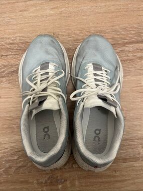 On Running Women's Light Blue Cloudnova